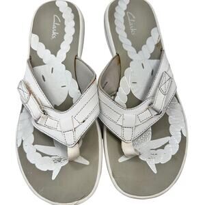 Clark's faux leather flip flops women's size 9 white adjustable